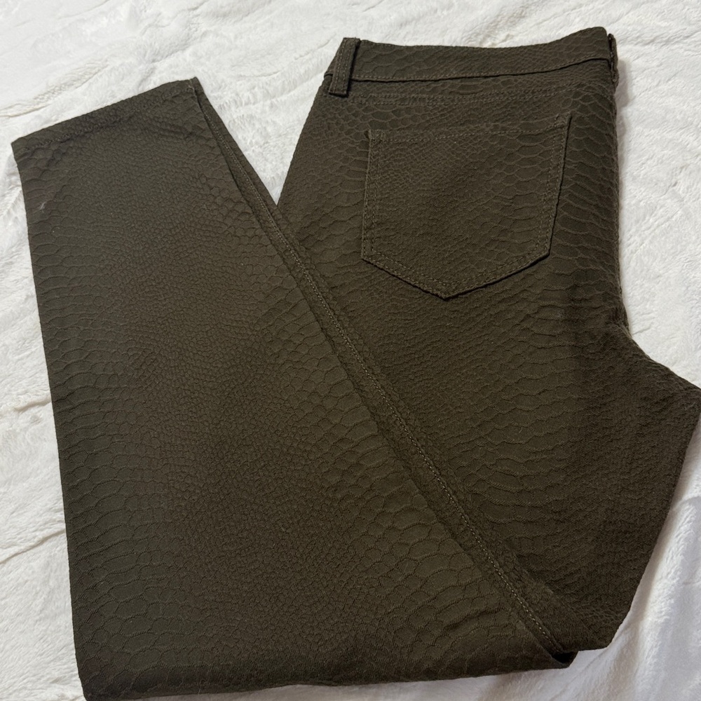 Joe Fresh Olive Colored Textured Skinny Jeans. Size 10.